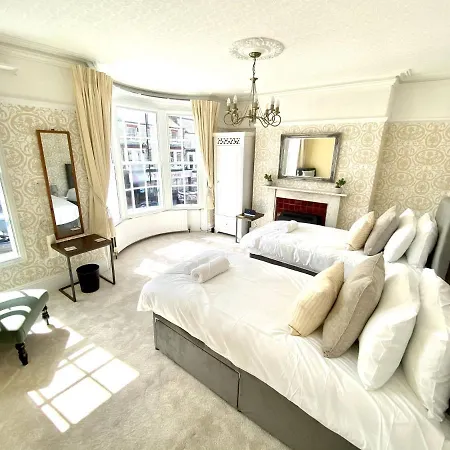 Townhouse סקארבורו