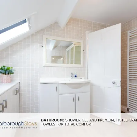 Townhouse סקארבורו